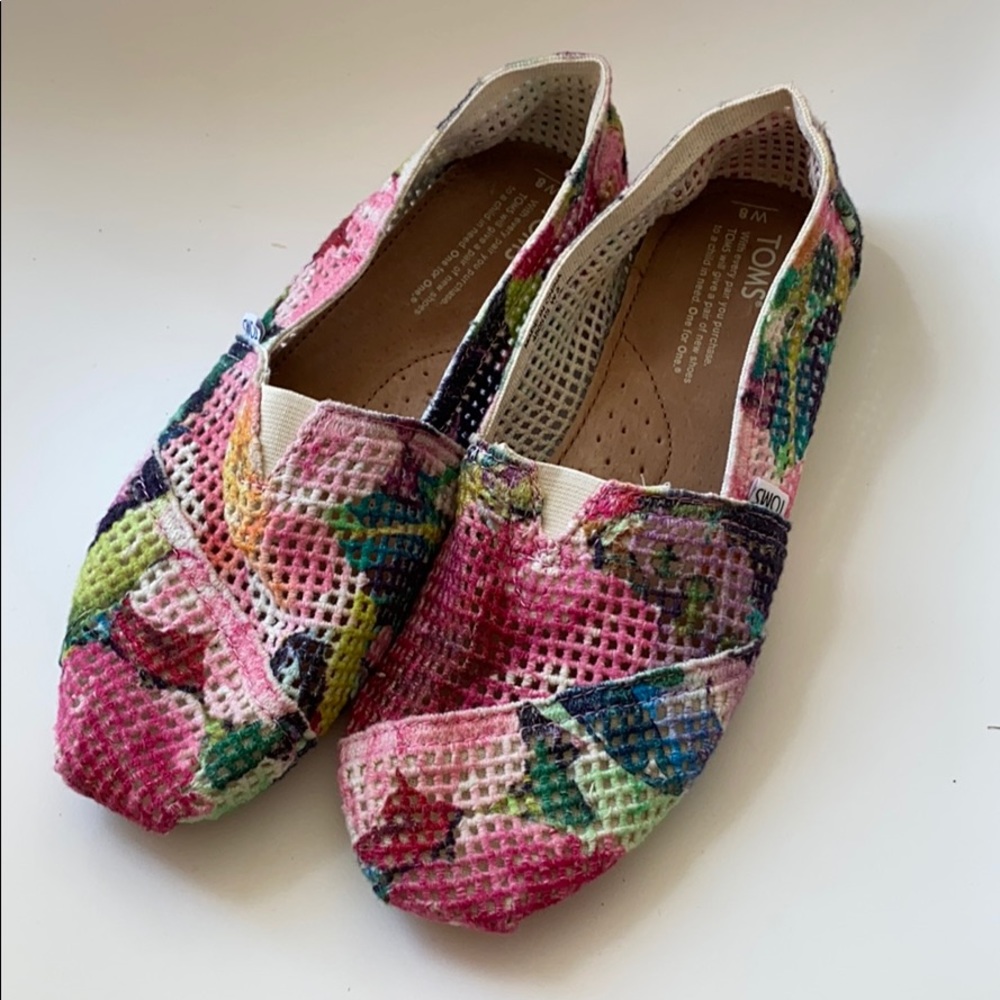 New. Floral Toms